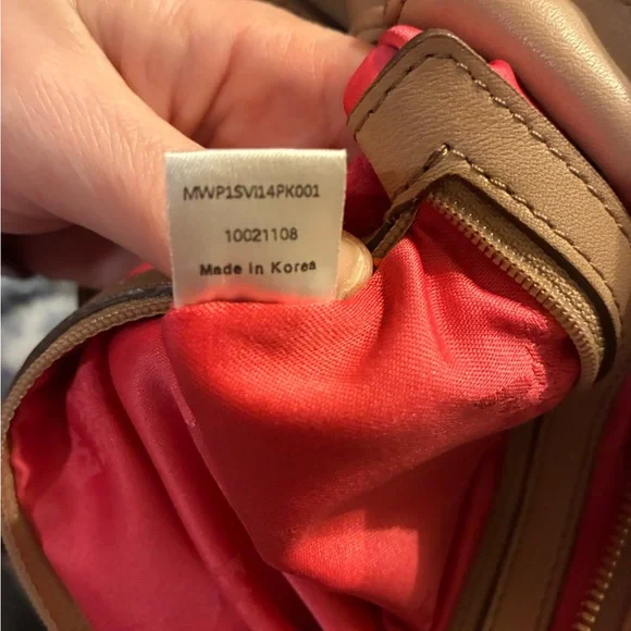 MCM Tan and Pink Tote Bag with Gold Accents Q4382 Munchen - Picture 10 of 11